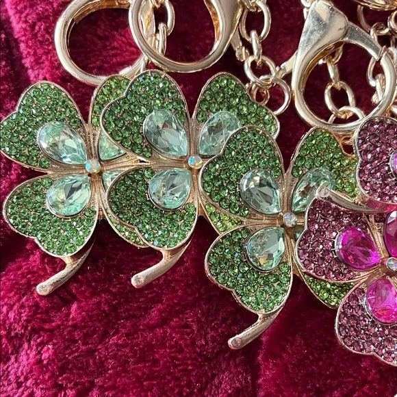 Sparkling Flower Keychains - Picture 5 of 5